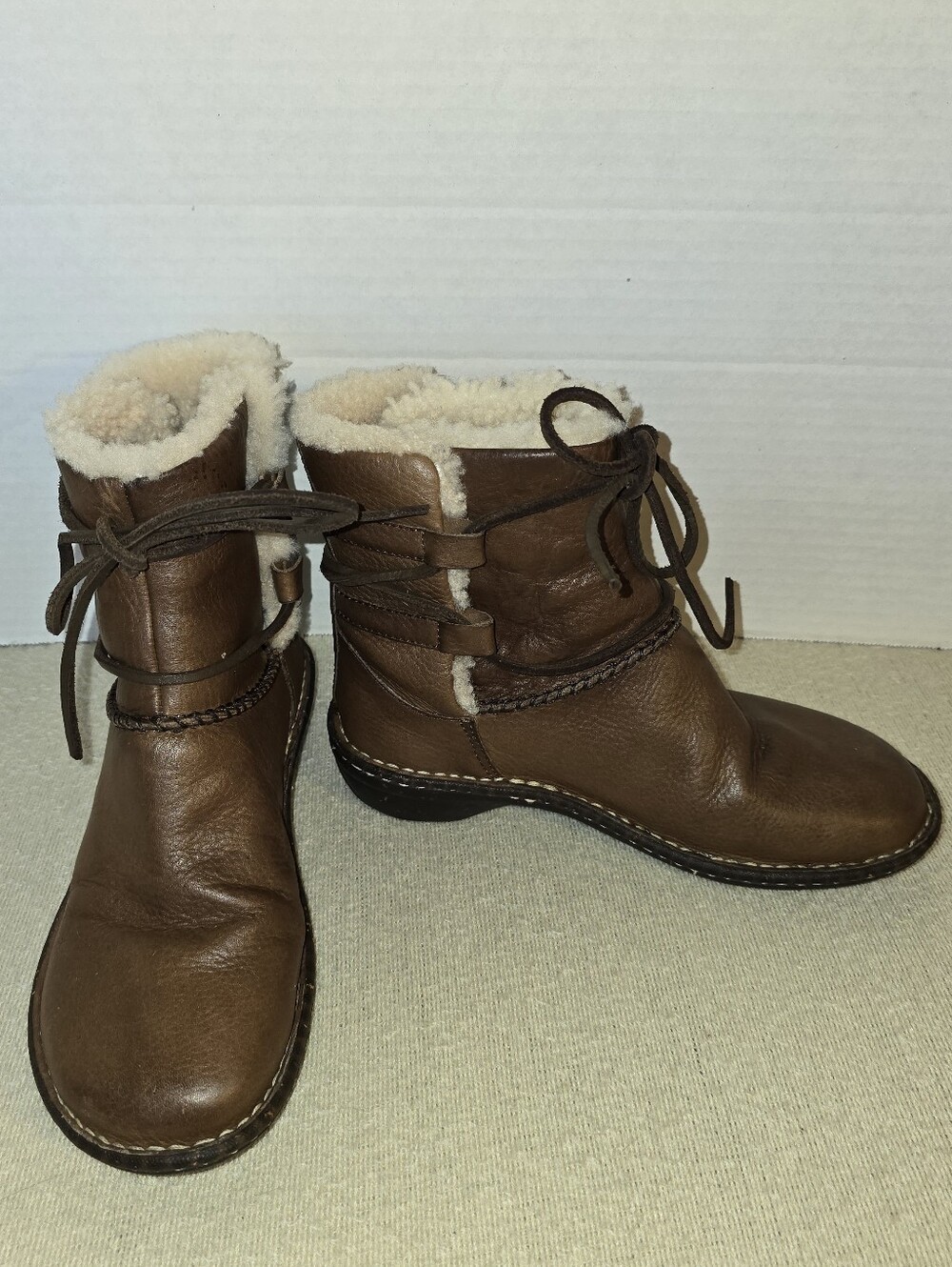 UGG Caspia 1932 Women’s Brown Shearling-Lined Ankle Boots size 7